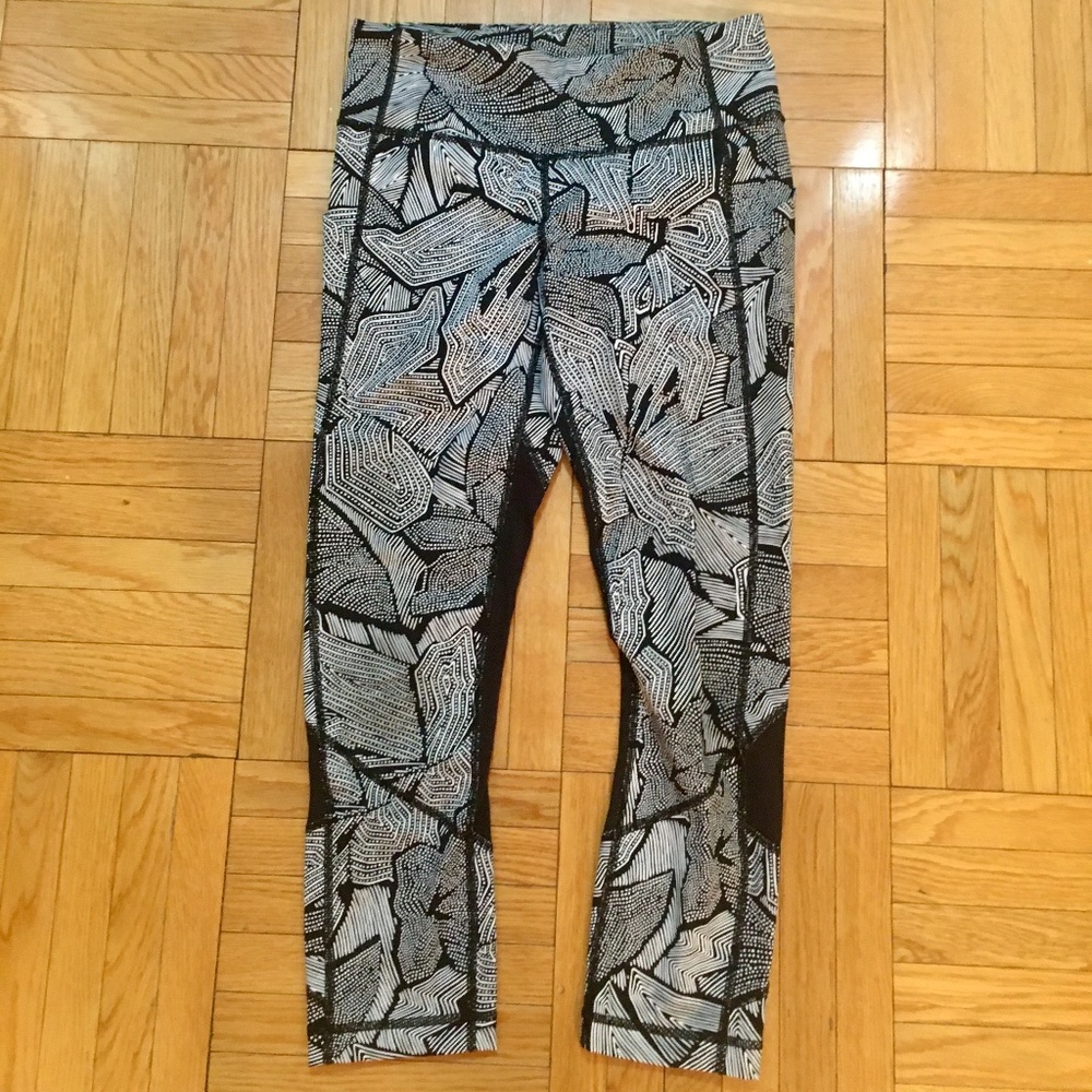 Lululemon capri leggings. Worn less than 5 times.